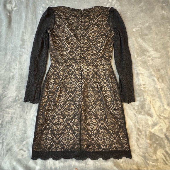 Wilfred Black Lace Dress

#1290 - Picture 8 of 10